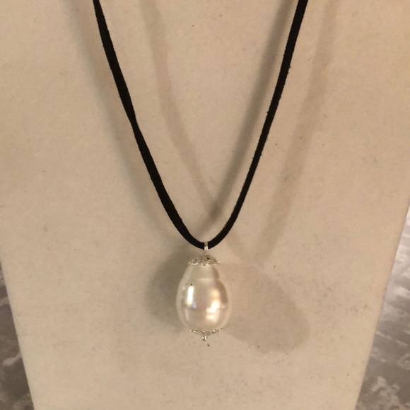 Slip knot shell baroque pearl necklace - Picture 2 of 3